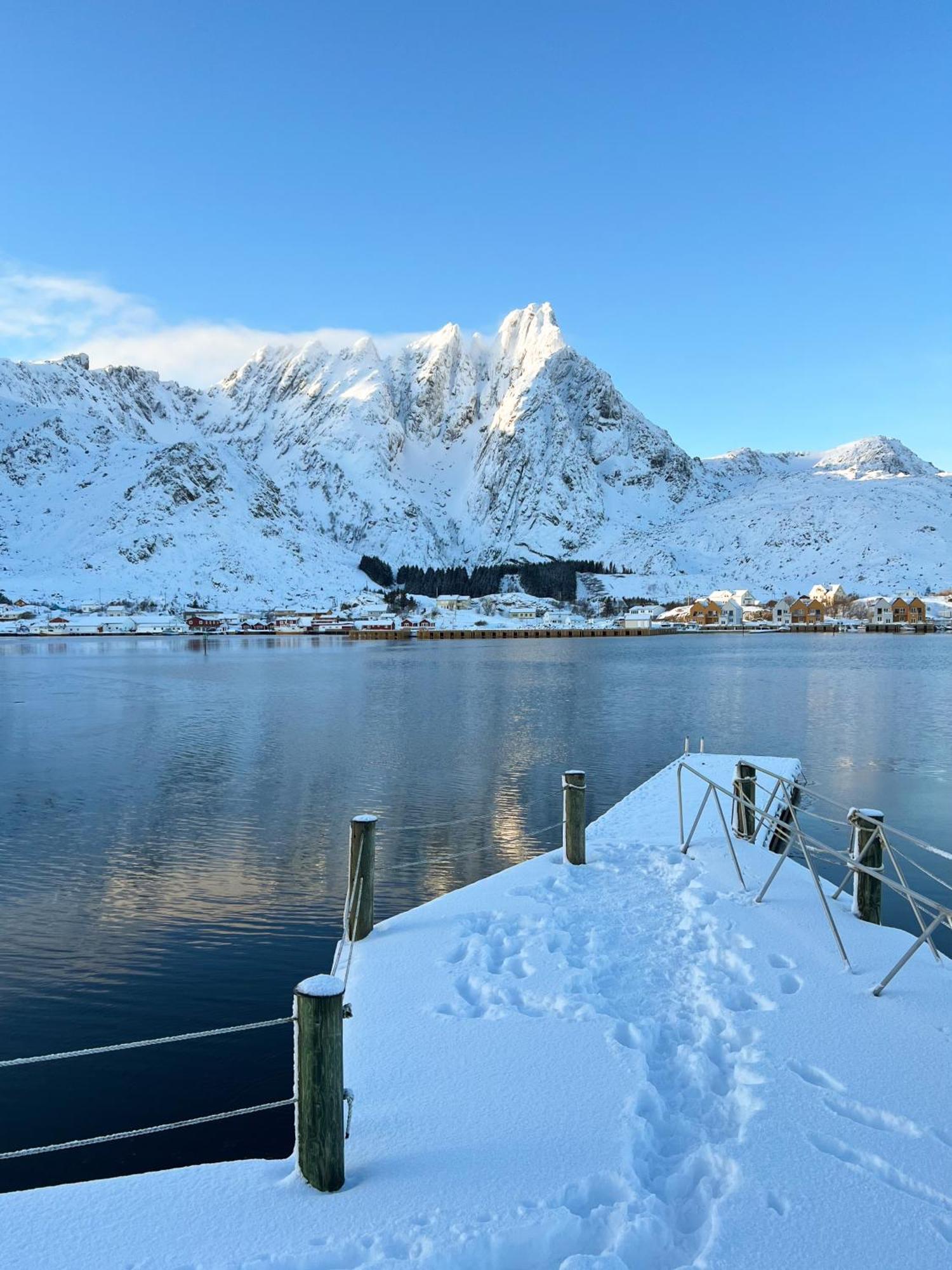 Charming Waterfront Cabin In Ballstad, Lofoten 外观 照片